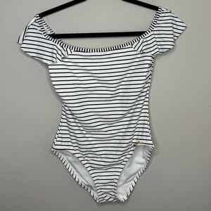 NWOT Vince Camuto Striped Ruffle Shoulder bathing suit Size 6